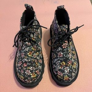 Bearpaw booties- new condition worn once. Size 7 women